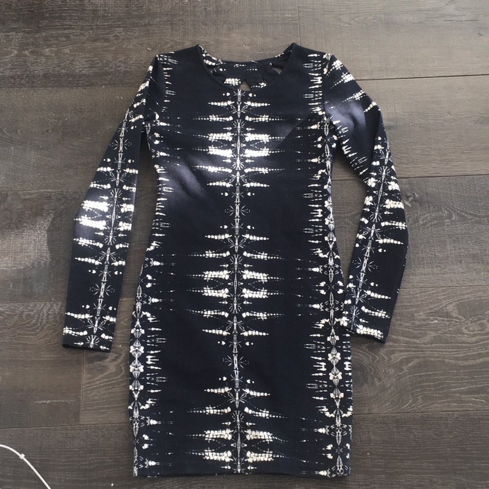 Beautiful long sleeved Parker dress